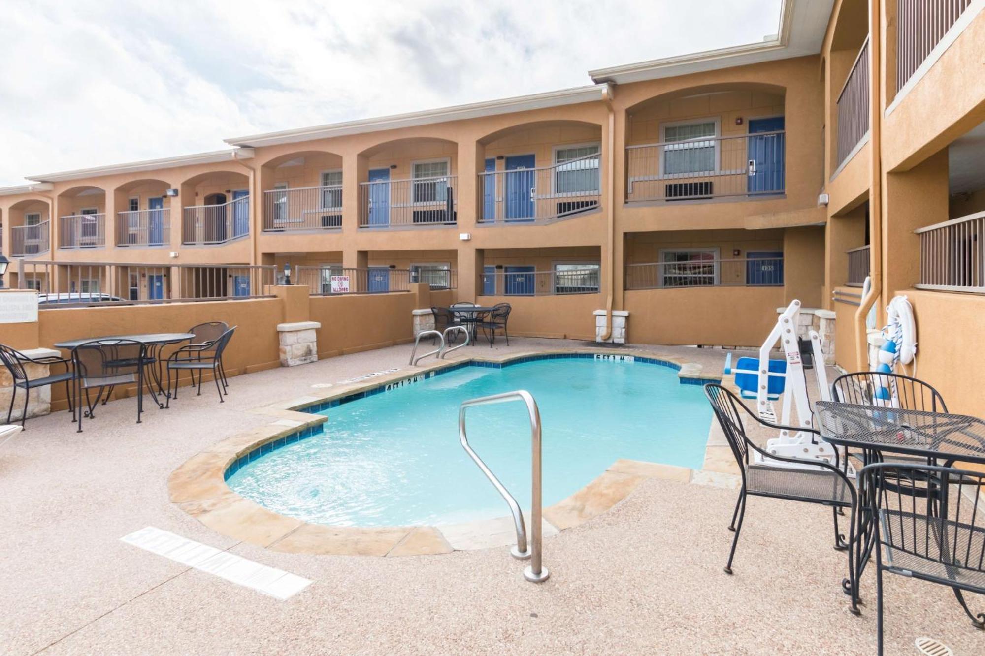 Motel 6 Alvarado Tx Exterior photo
